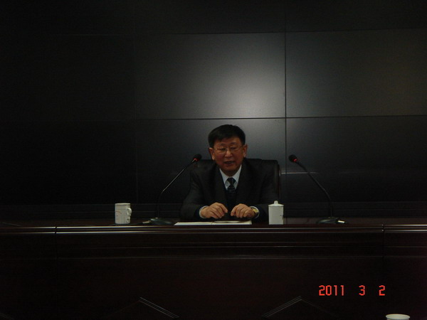 集團董事席華武總經(jīng)理、王重樂副總經(jīng)理，集團書記張正山親臨培訓現(xiàn)場為大家授課